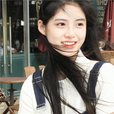 蒙娜丽莎与血月亮